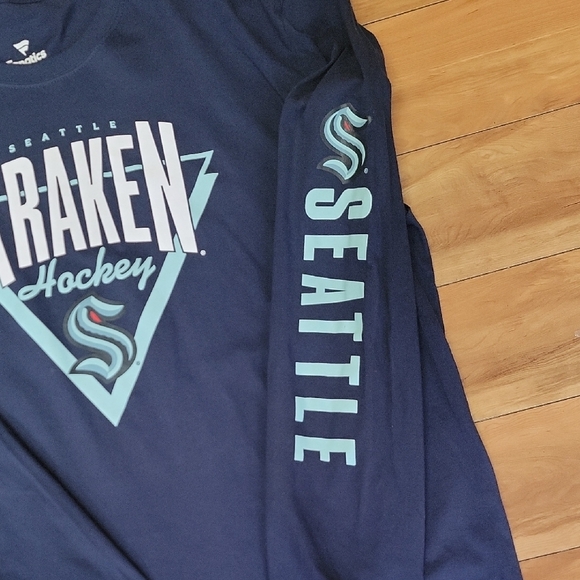 Seattle Kraken Size 2XL NHL Fanatics Navy Blue Long Sleeve Tee NEW - Picture 3 of 13